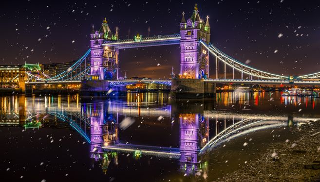 Dazzling London Stay, Breakfast & Christmas by Night Open Top Tour Bus